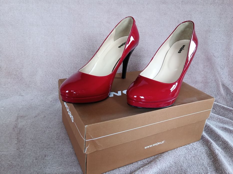 Buty skórzane czerwone czółenka na obcasie