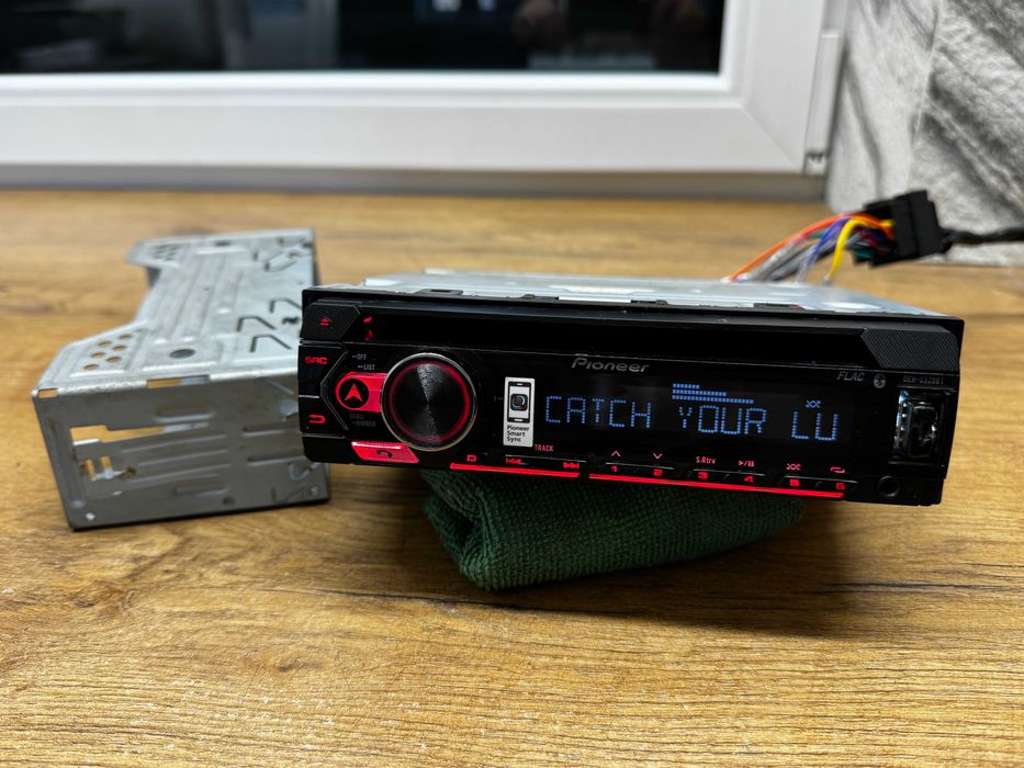 Radioodtwarzacz samochodowy Pioneer DEH-S320BT