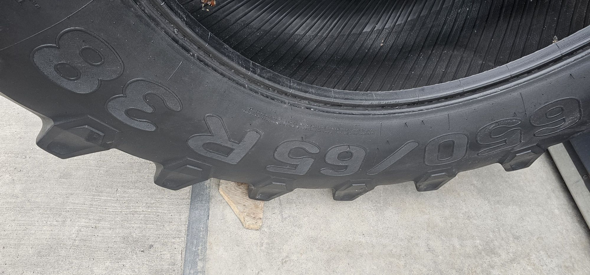 Trelleborg 650/65r38 CAŁA 3CM bieżnika