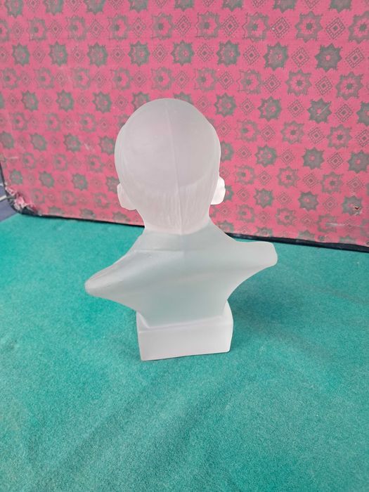 Figura de Lenin em vidro fosco