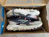 Buty do biegania Brooks Cascadia 18 terenowe treningowe Rozmiar 39