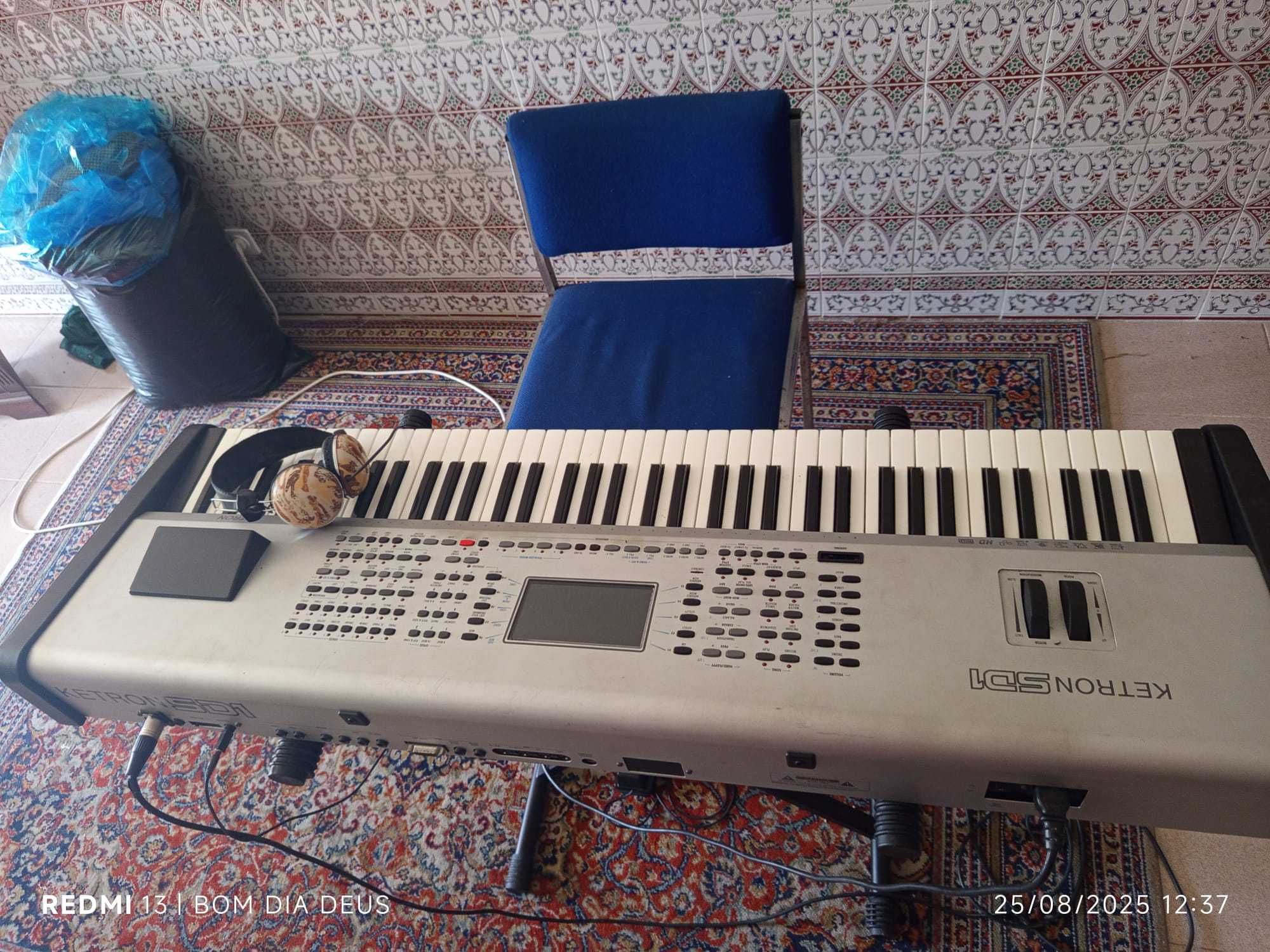 Teclado ketron SD1