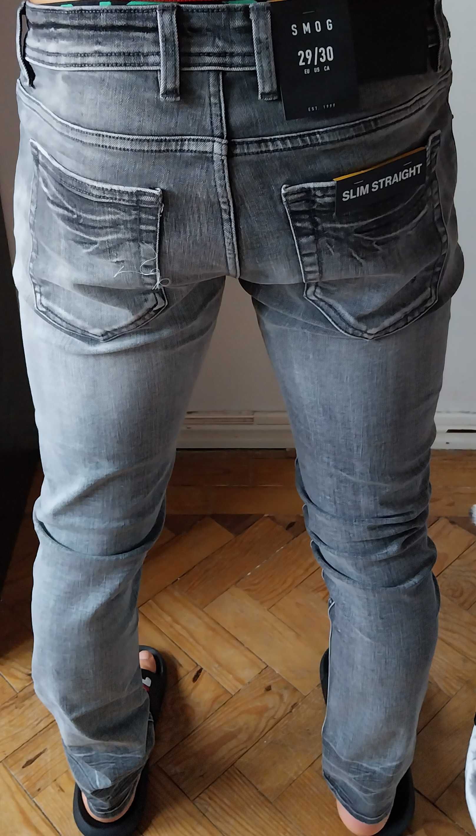 Calça Jeans Slim Straight