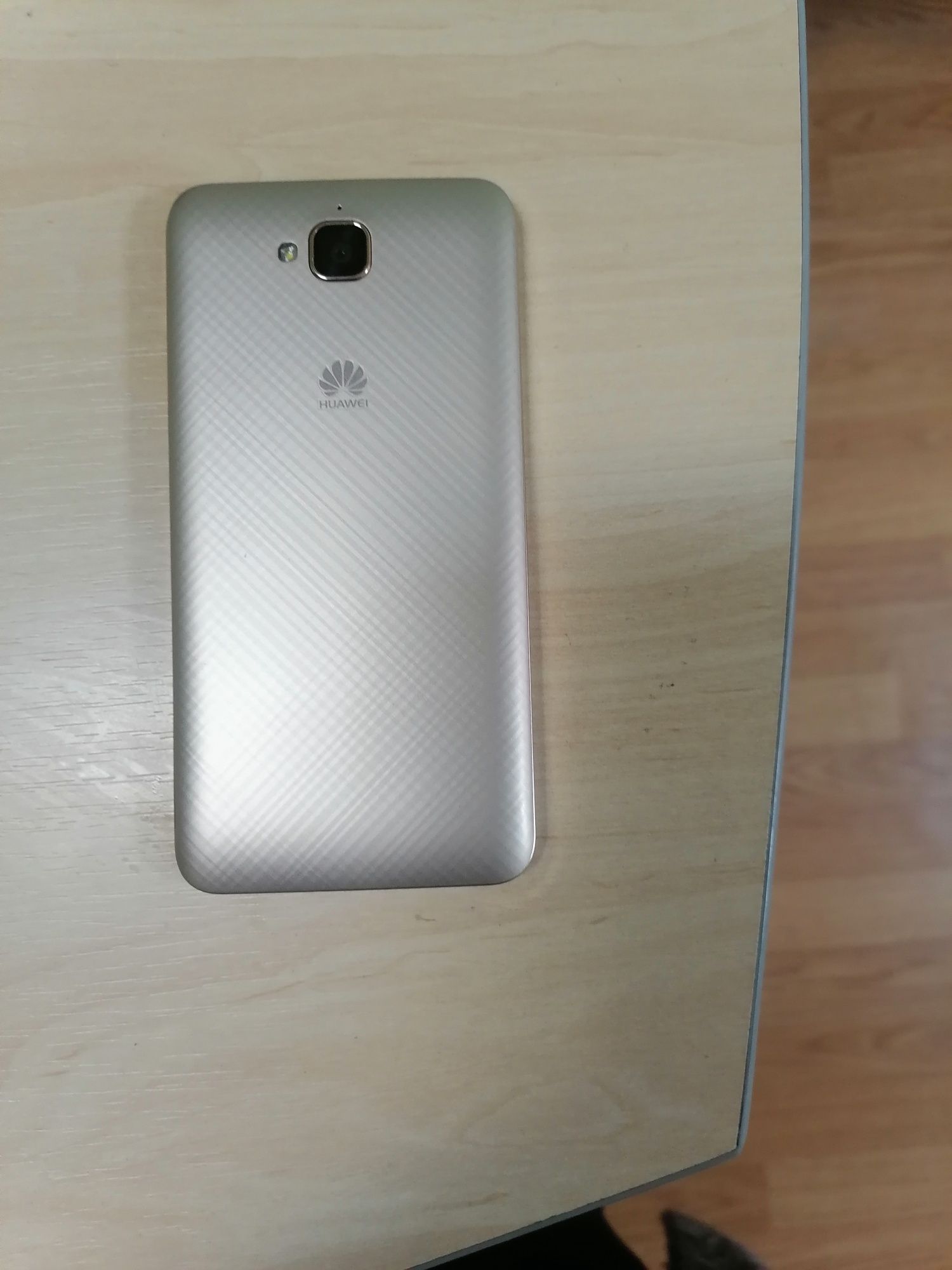 Huawei TIT - U02 телефон