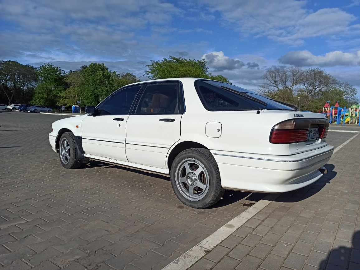 Mitsubishi Galant 6