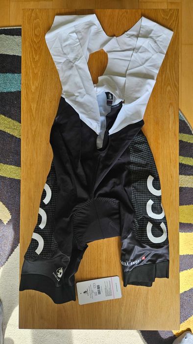 Komplet stroju kolarskiego CCC Reno: koszulka, spodenki, skarpetki