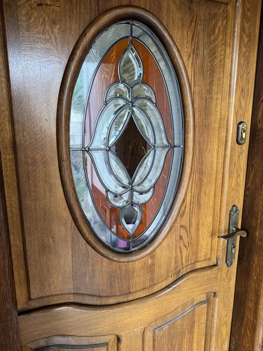 Dębowe drzwi frontowe z witrażem