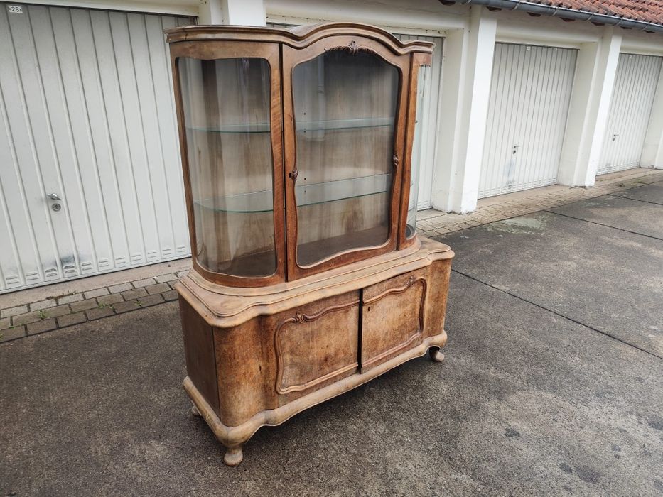 Antyczna witryna w stylu ludwikowskim, gięte szyby, lata 1920–1940