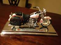 Harley Davidson FLSTS Springer miniatura Maisto