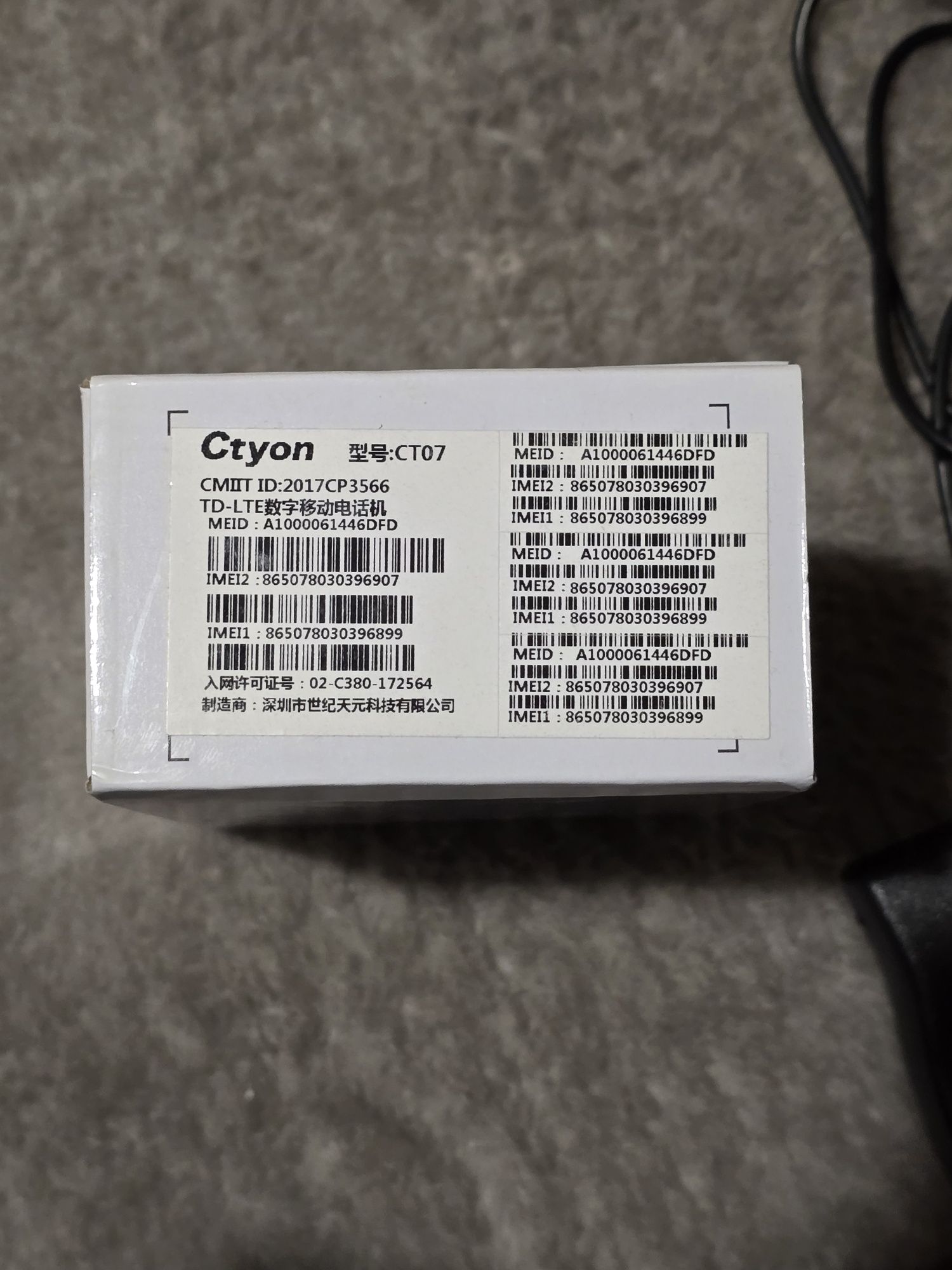 Telefon z androidem i 4G LTE - Ctyon CT06