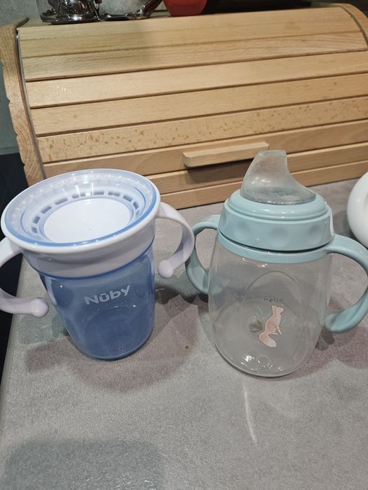 Dwa kubki do nauki picia