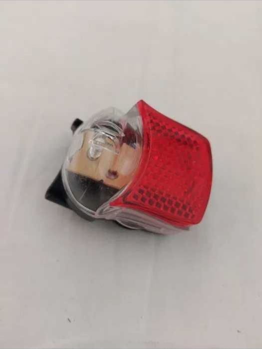 Lampka tylna emitująca czerwone światło oświetlenie sztyca rower wózek