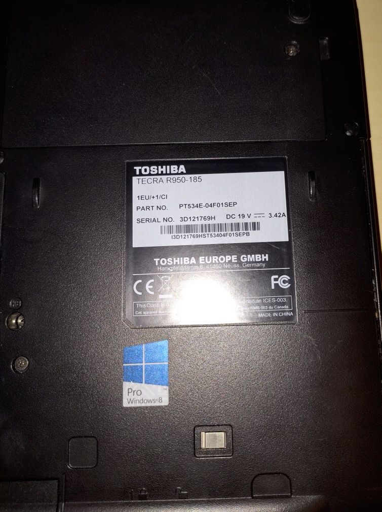 Toshiba tecra R950 i5 6gb RAM .SSD 128gb..