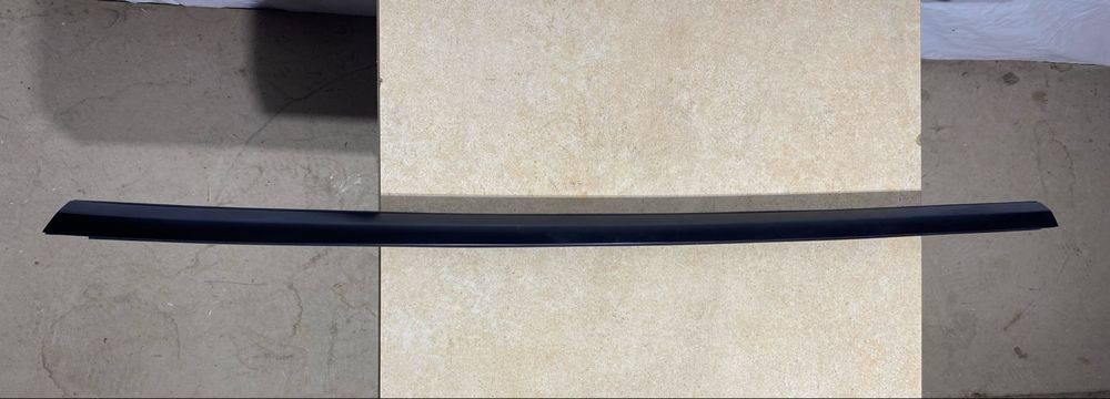 Tesla Model Y молдинг дверки задньої правої