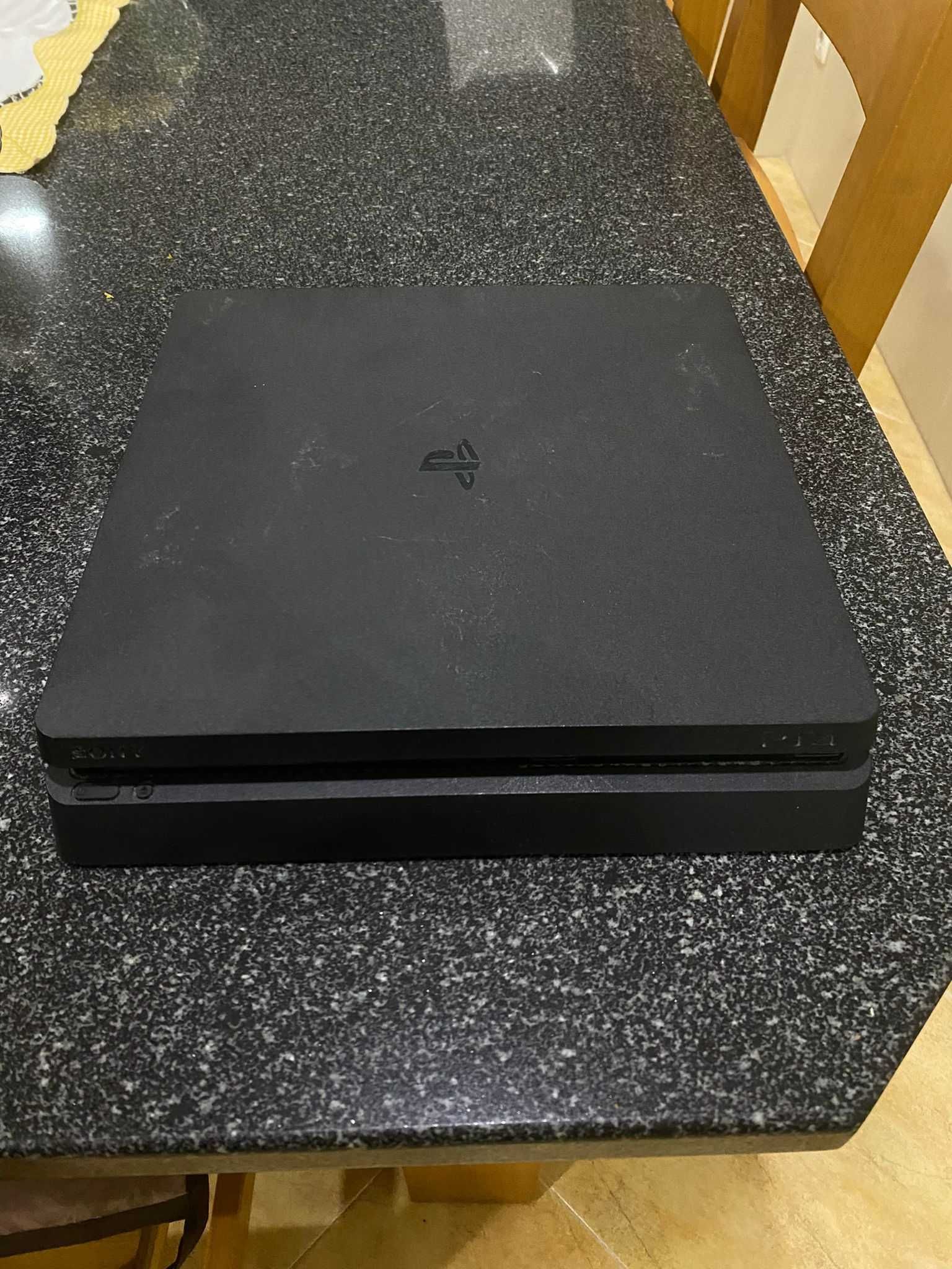 Playstation 4 500GB Slim c/comando