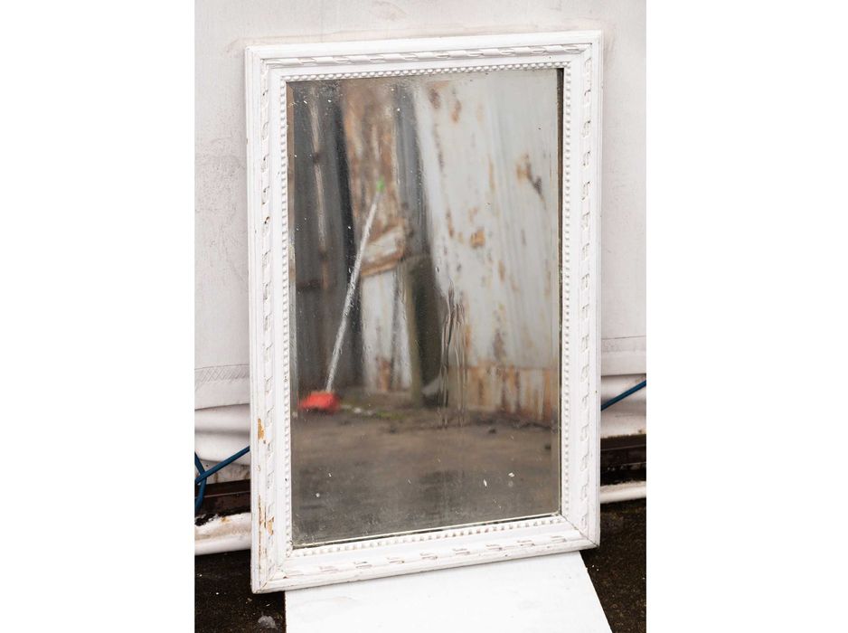 Lustro biała rama ze zdobieniami zabytkowe PRL