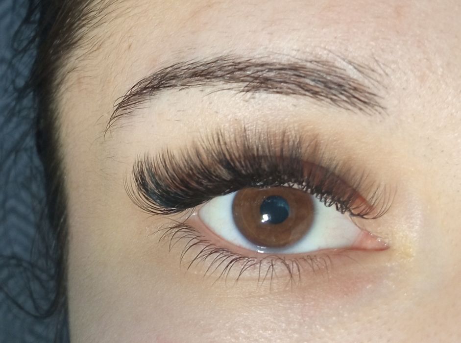 Нарощування вій.