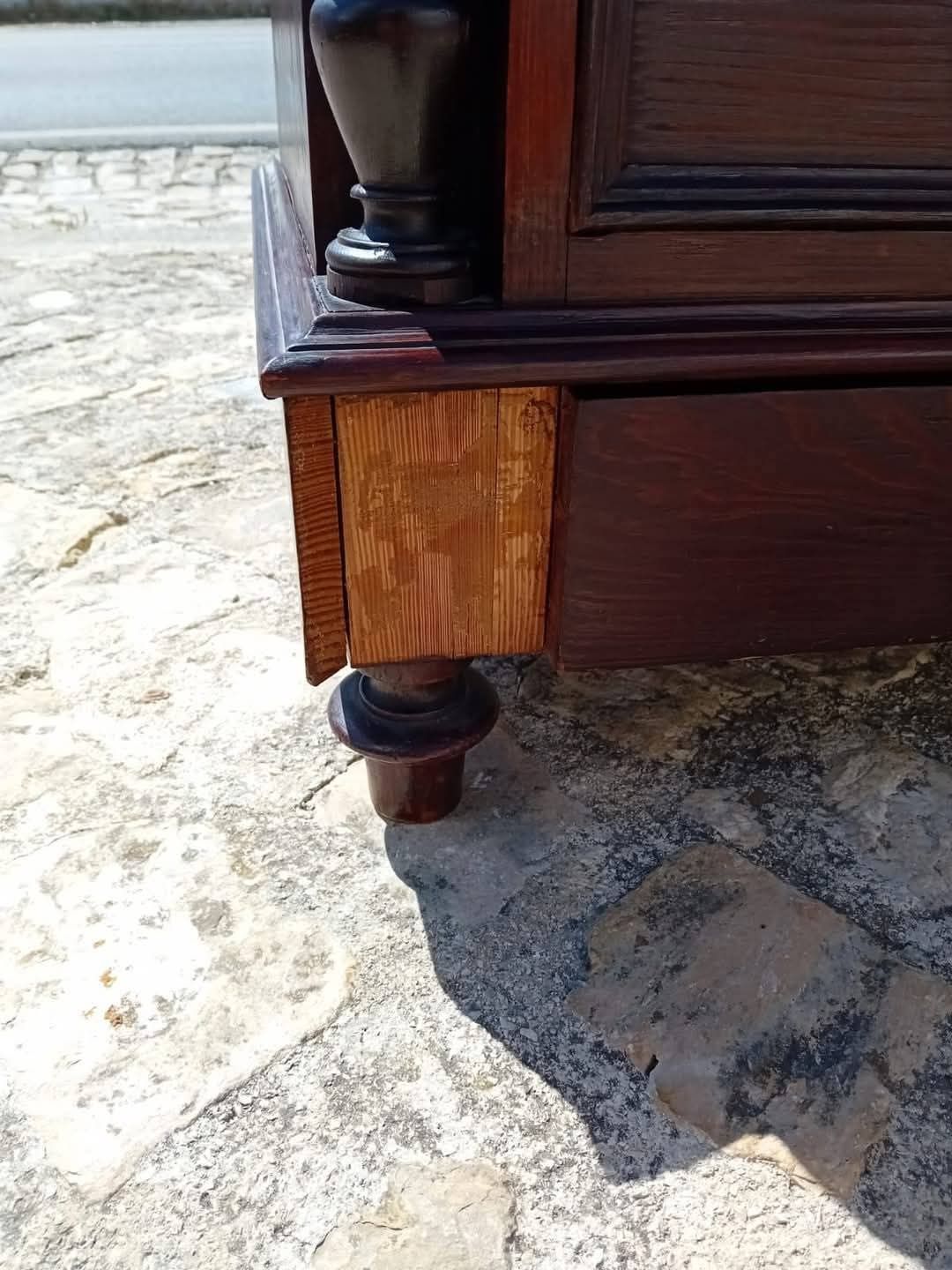 Cómoda em madeira