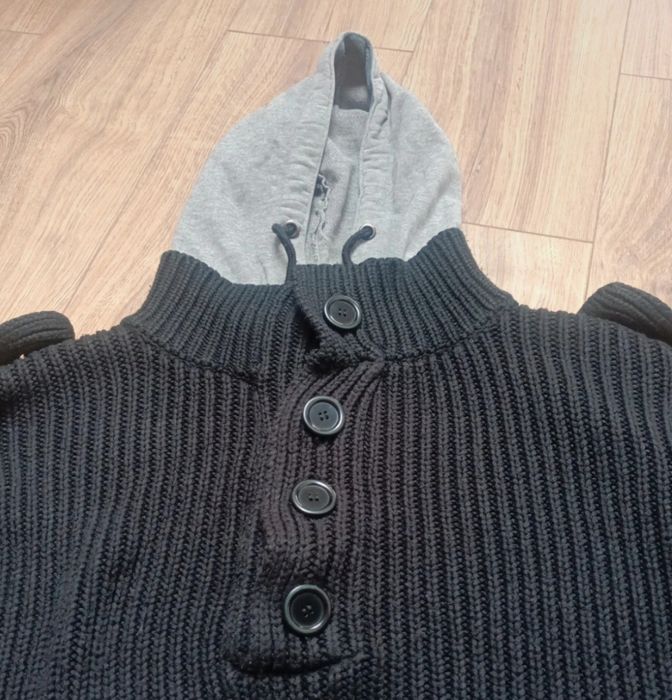 Sweterek meski z kapturem bluzy