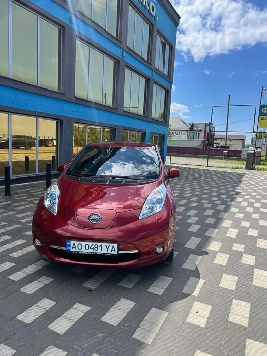 Продам Nissan leaf 2012