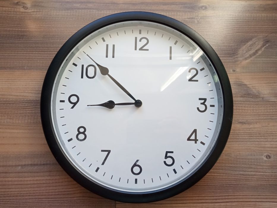Używany zegar na ścianę