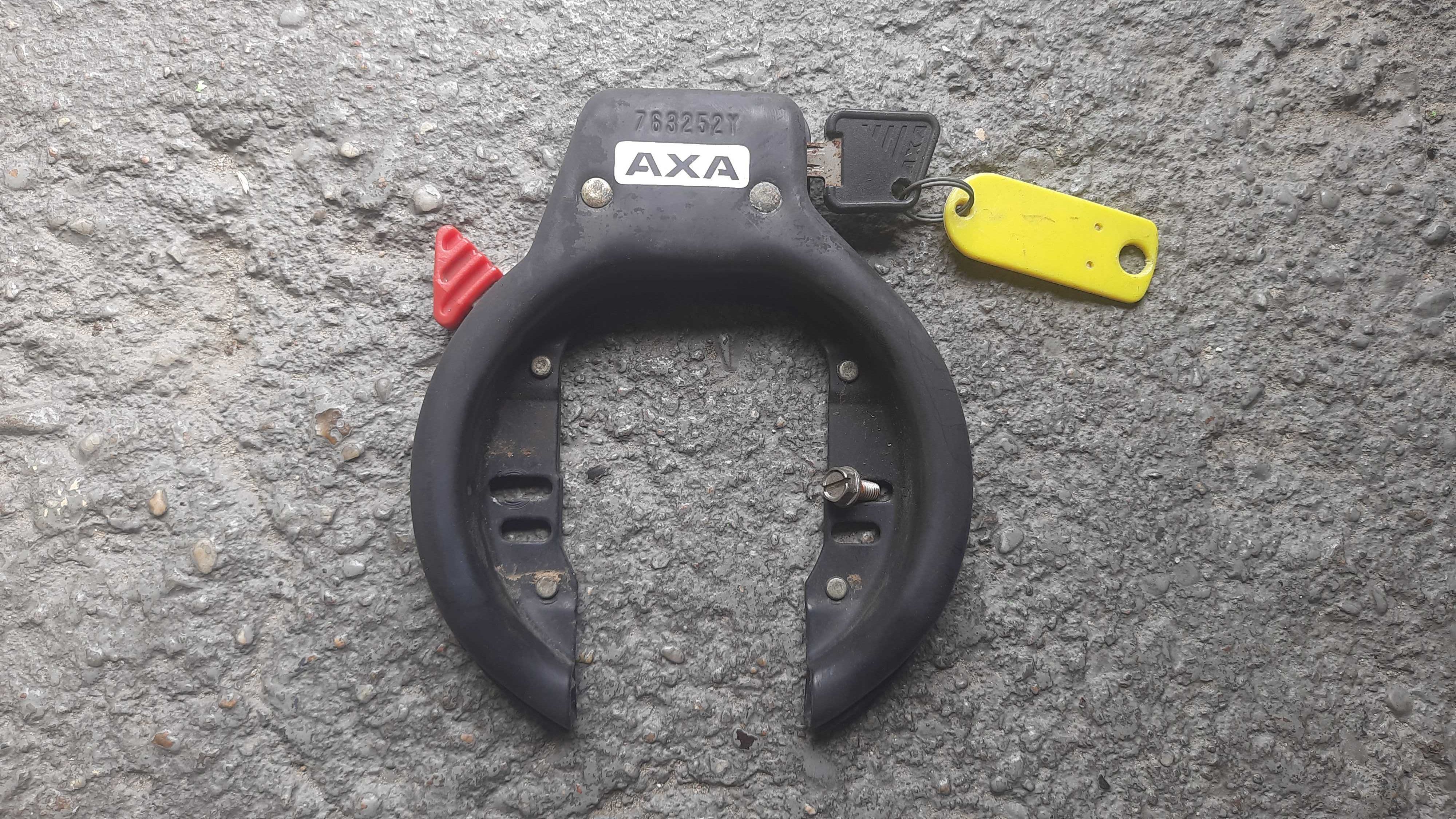 Blokada AXA na tylne koło