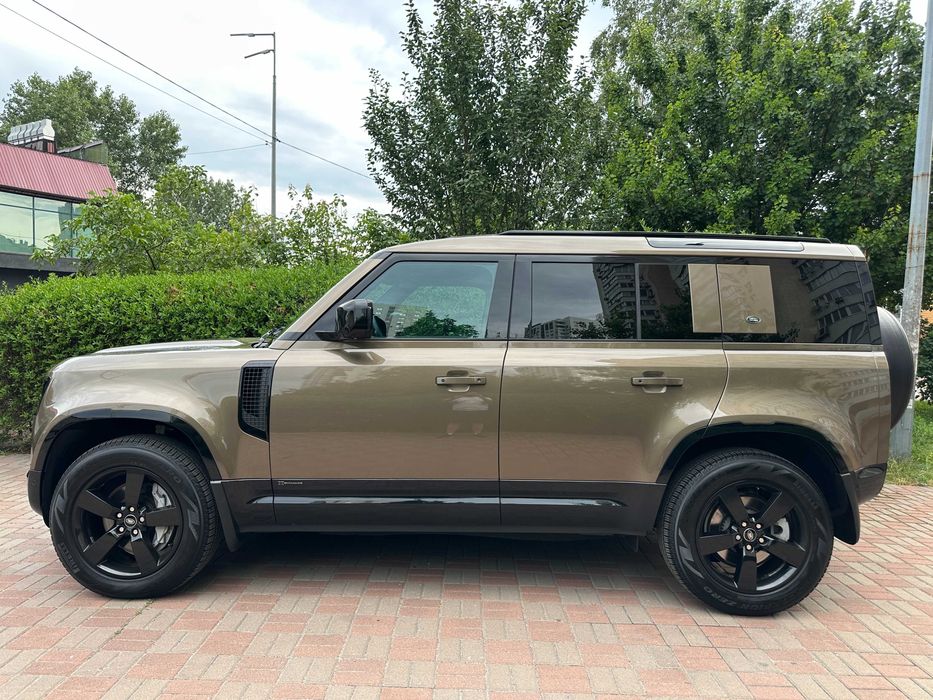 Land Rover Defender D300 X-Dynamic