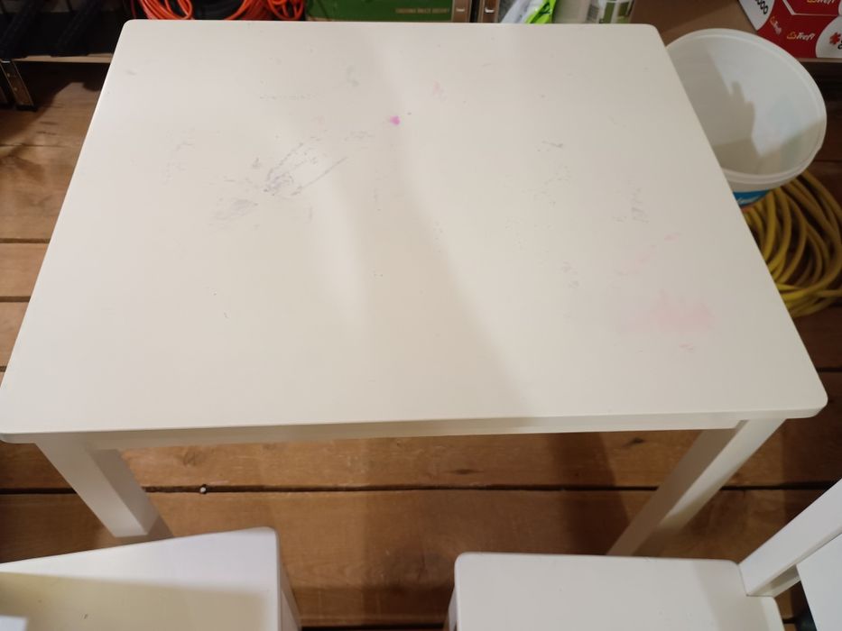 Stolik dziecięcy z dwoma krzesełkami Ikea sundvik