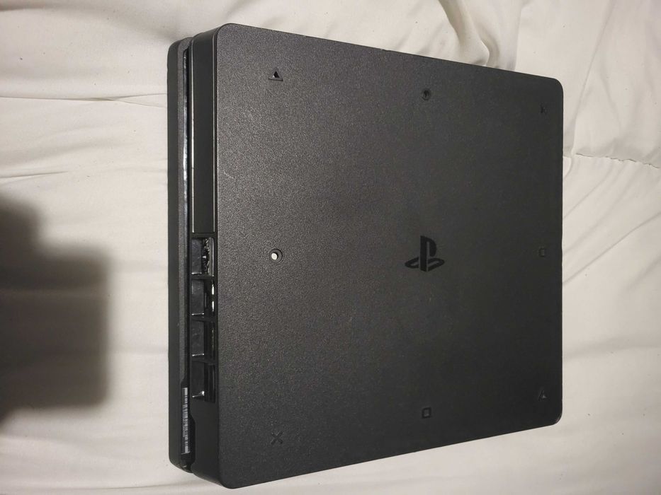 PS4 SLIM 1TB + Cabo de alimentação + 2 comandos + GTA 5