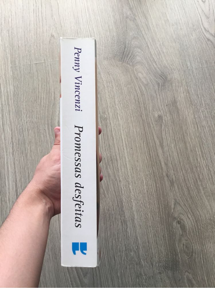 Livro Promessas Desfeitas de Penny Vincenzi