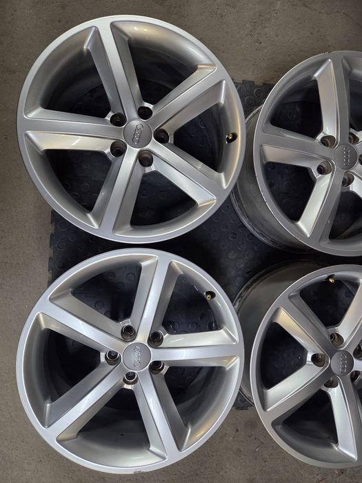 Felgi Aluminiowe 5x112 8Jx18 ET47 Audi A3 A4 A6 Q5