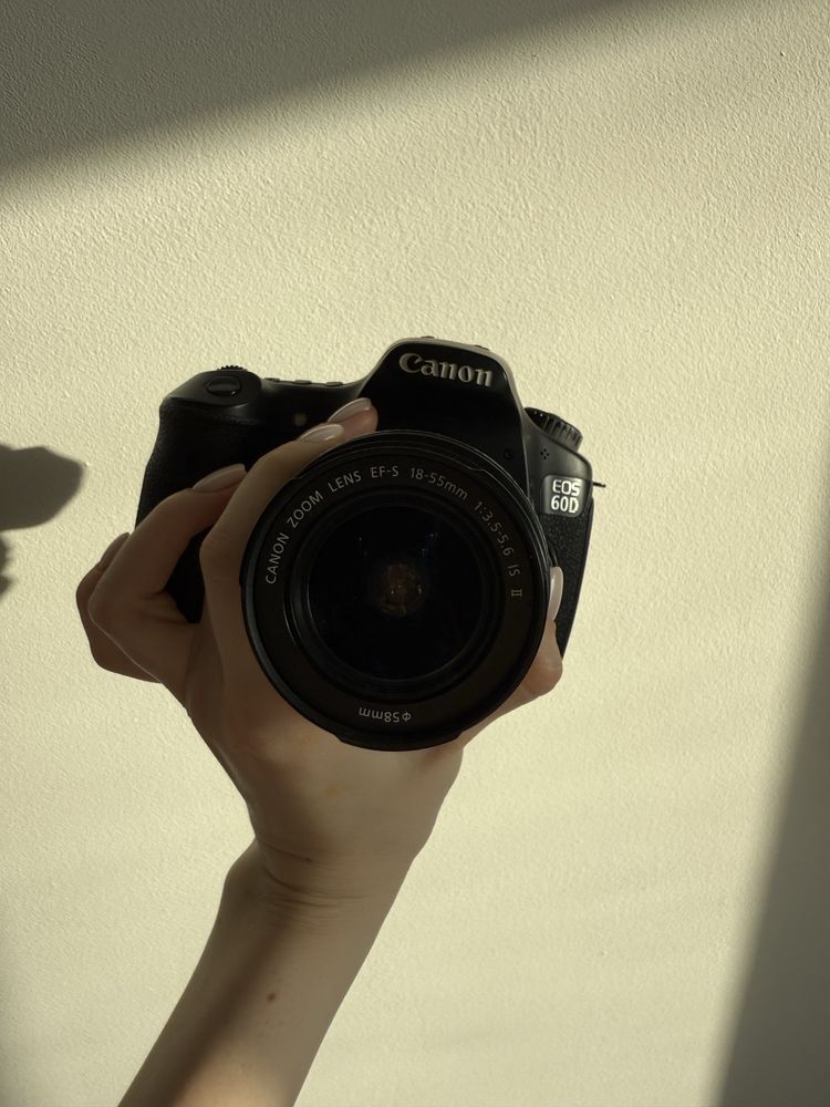 Зеркальний фотоапарат Canon eos 60d