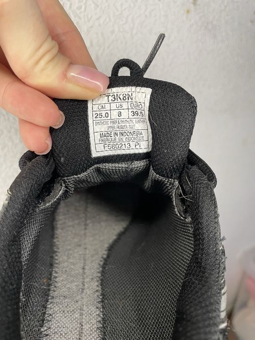 ASICS кросовки новые