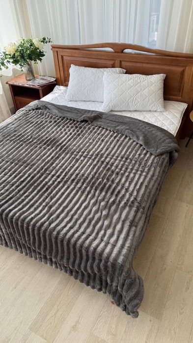 Тепле покривало на овчині