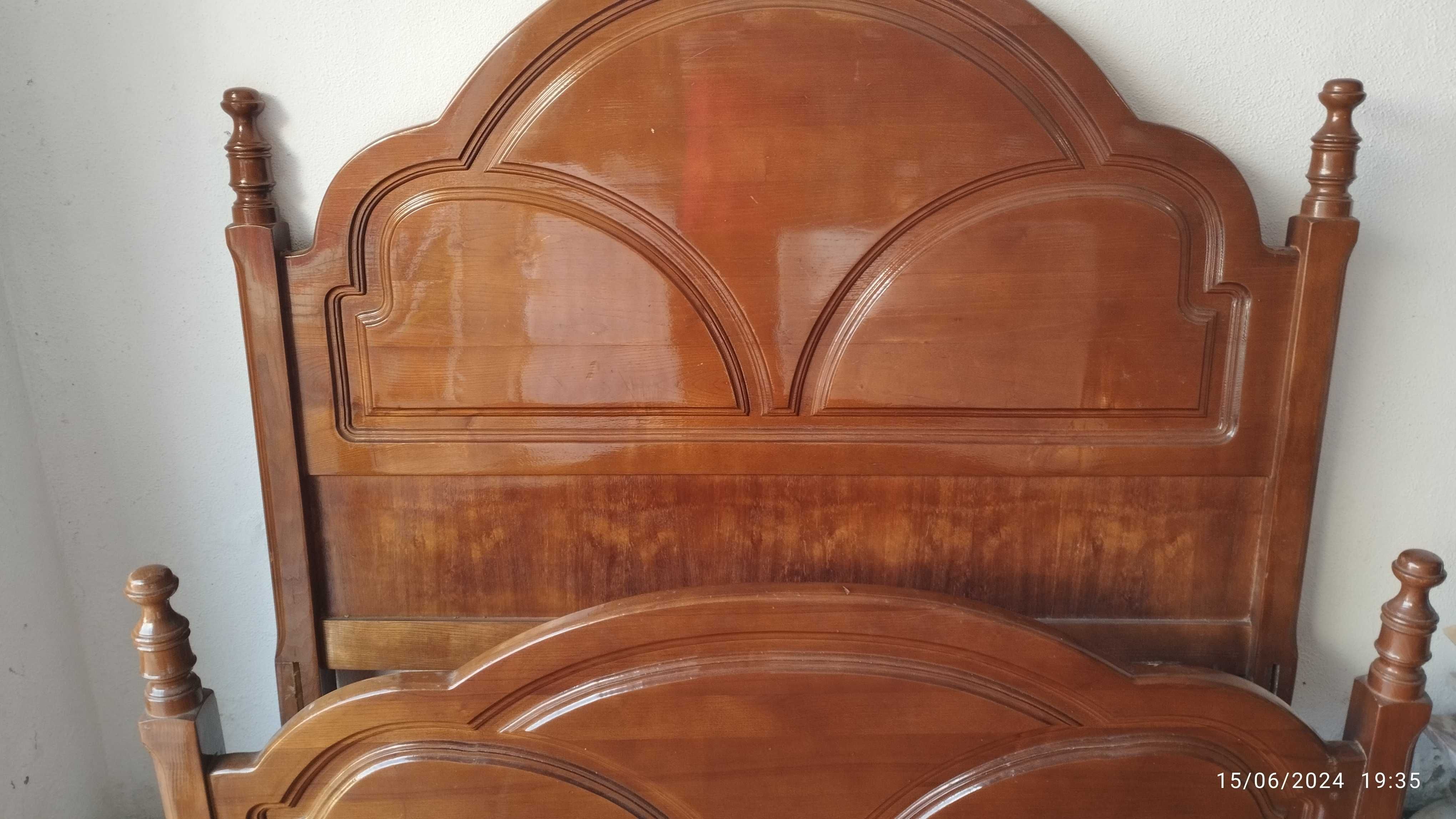 Cama de casal,com estrado