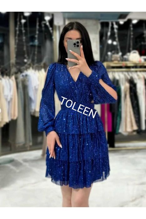 Sukienka cekinowa falbany S