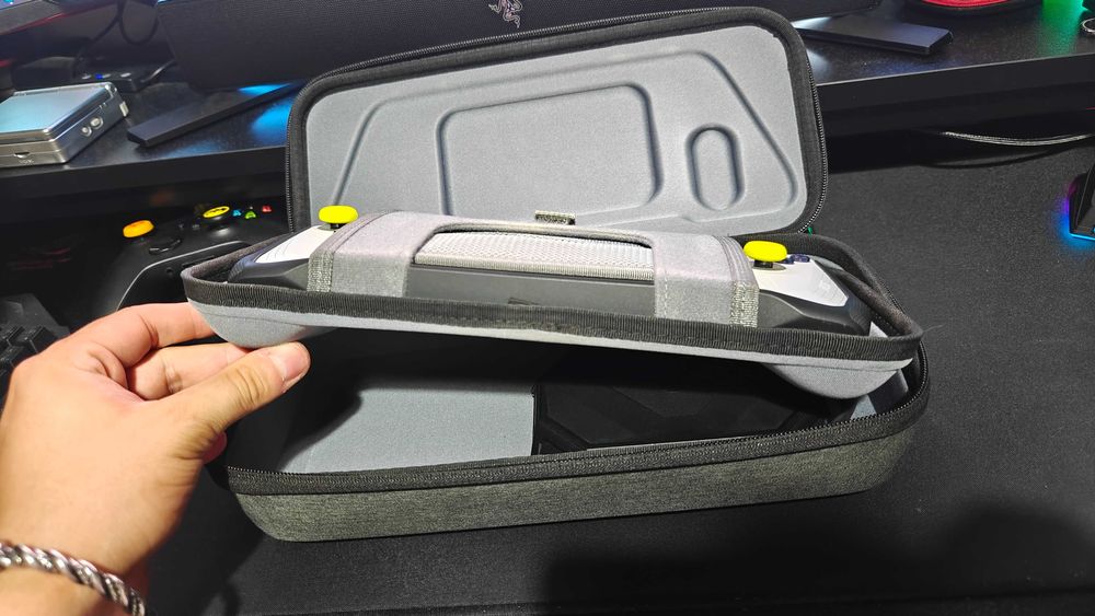 ROG Ally Z1 Extreme 2TB + Dock 12-em-1 + GripCase + Bolsa rígida