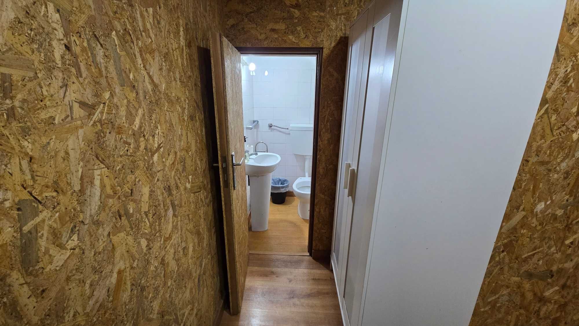 Quarto só homens c/ wc priv. não fumadores tudo incluído 10mnt Lisboa
