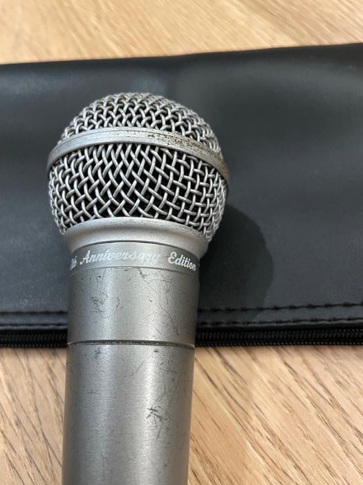 Shure SM58 Aniversary Edition com alguns riscos