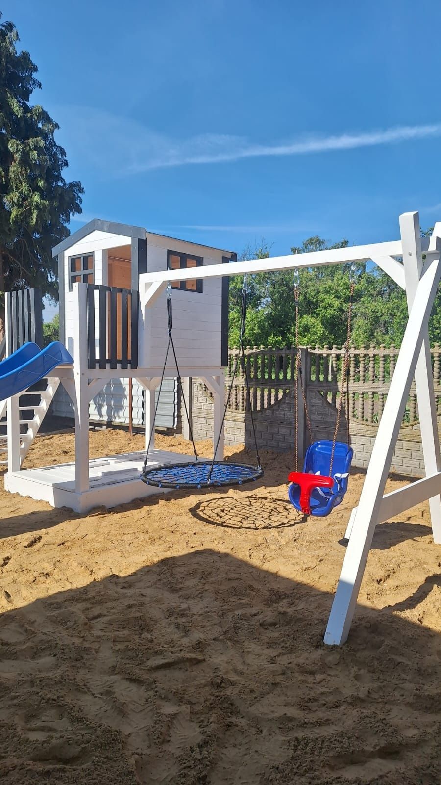 Domek Wiktor plac zabaw dla dzieci piaskownica huśtawka zjezdzalnia