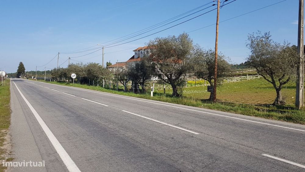 Terreno junto à Nacional 2 .