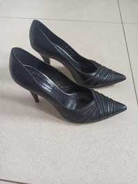 Czarne pantofle 38