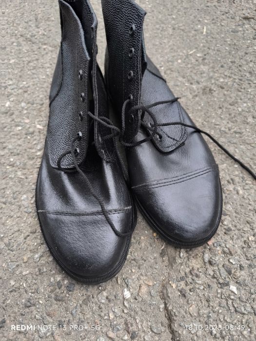 Продам ботинки размер 41