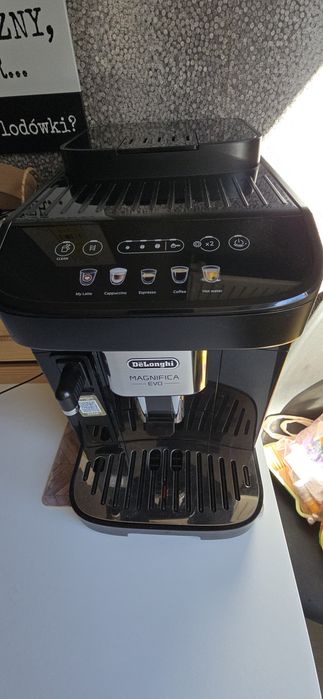 Express do kawy Delonghi.