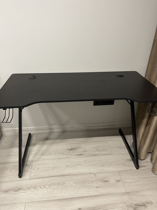 Продам новий геймерський стіл 120*70