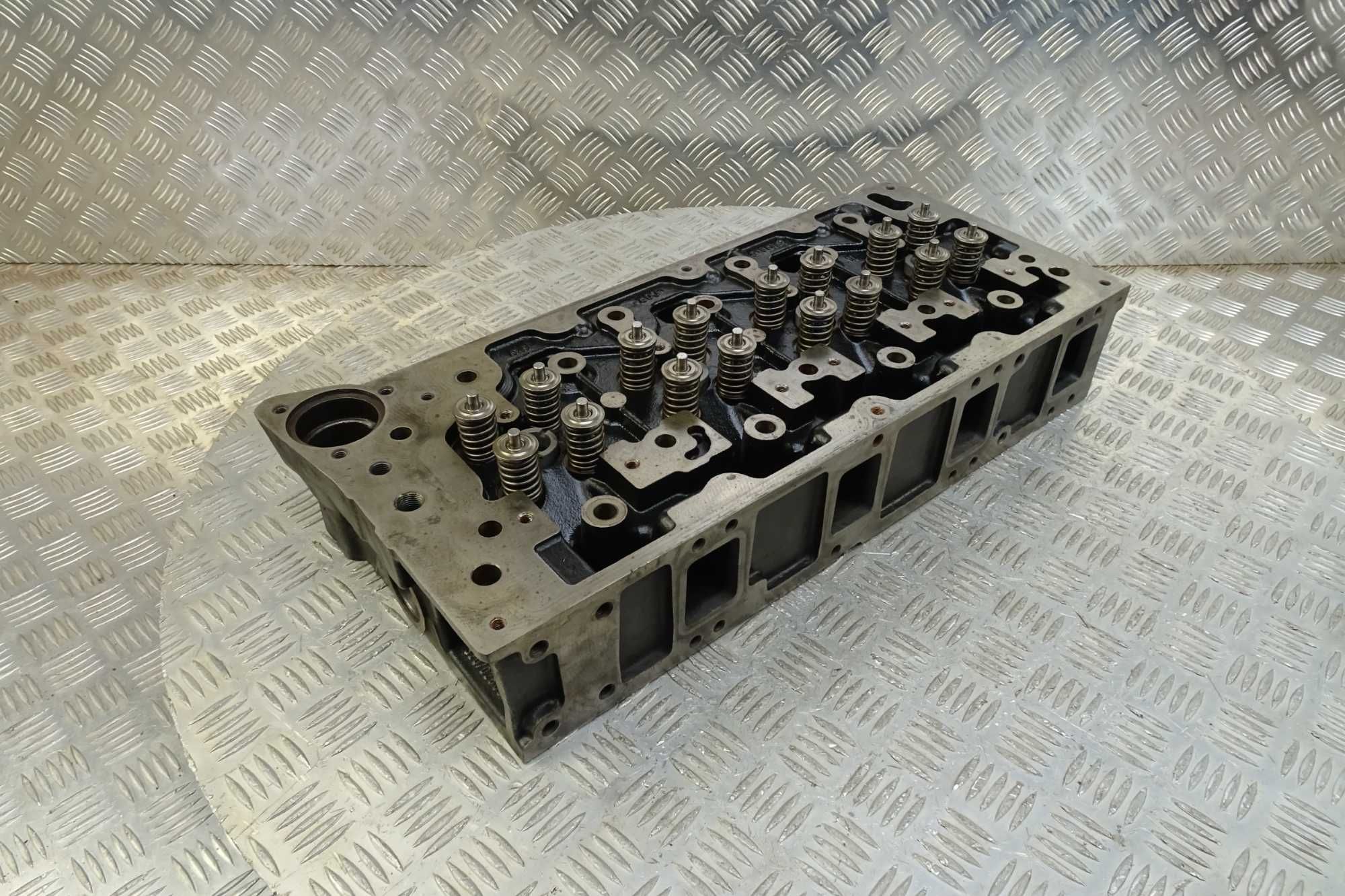 Głowica do silnika JCB 448TCAE. Cylinder head JCB