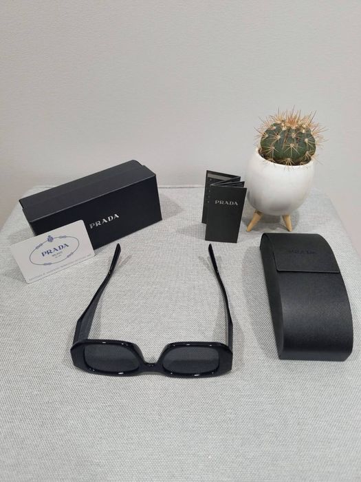 Okulary przeciwsłoneczne PRADA