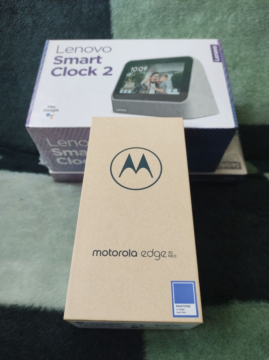 Motorola edge 30 neo + Lenovo Smart Clock 2