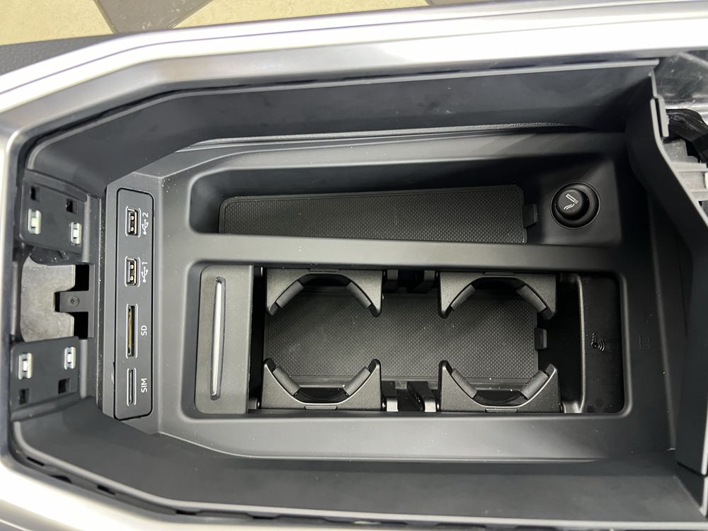 Консоль центральная подлокотник audi e tron q8 4ke