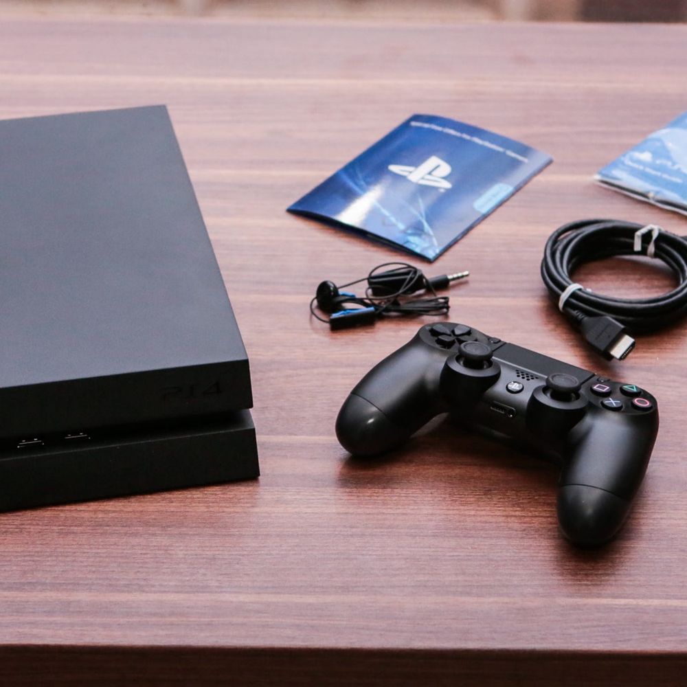 Playstation 4 ( 500 Gb ) + 2 comandos